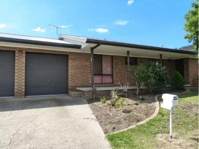 Charming 3 BR 11 Darri Drive, SPRINGDALE HEIGHTS House for ren.