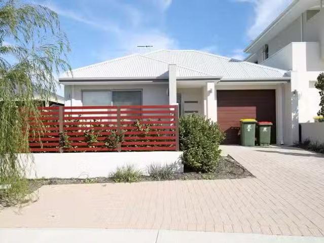 Cozy 3 BR 11 Fairway West, Yokine, WA 6060