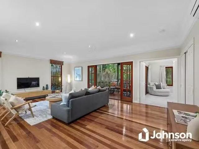 Just in! 3 BR 11 Hawthorne Road, Hawthorne, QLD 4171