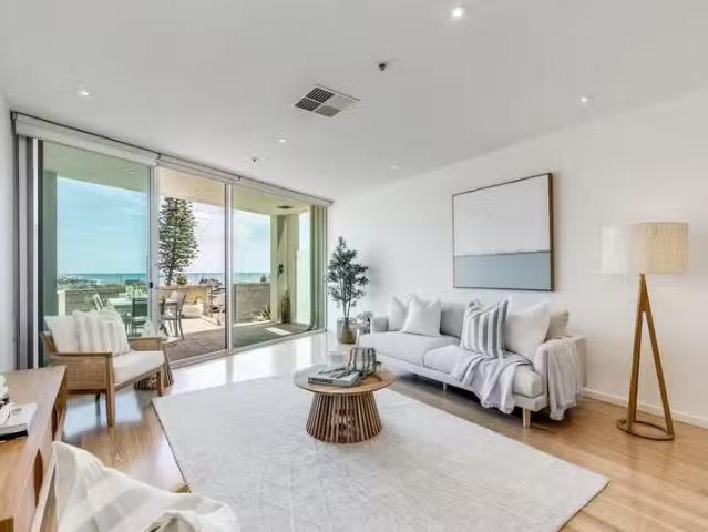 Cheap 3 BR 1/1 North Esplanade, Glenelg North, SA 5045 Apart.