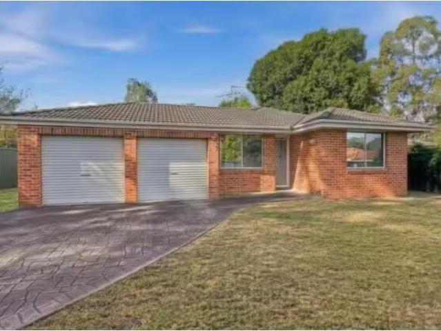 Rental! 3 BR 11 Stephenson Place, Currans Hill House for rent.