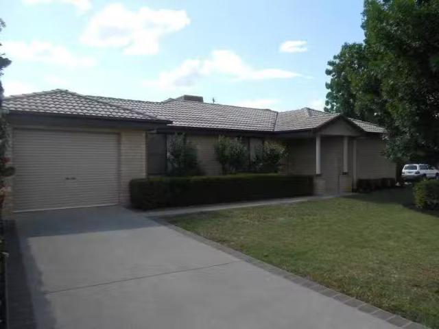 For Rent! 3 BR 1/25 Warrah Drive, Tamworth House for rent Lis.