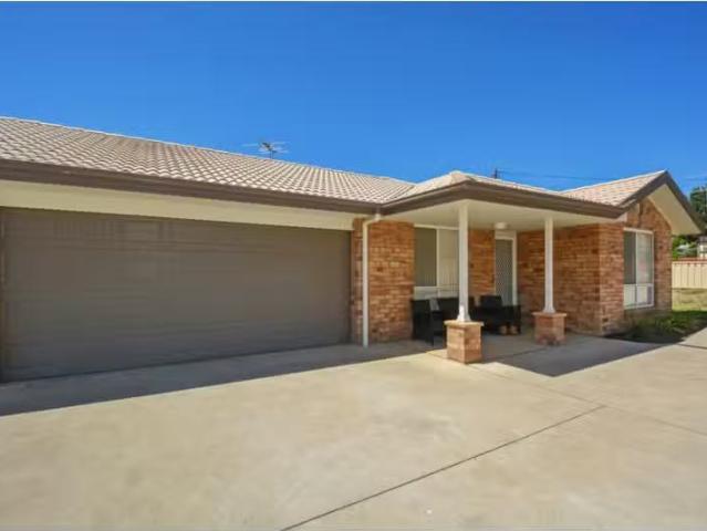 Charming 3 BR 1/210 Bloomfield Street, Gunnedah Apartment for.