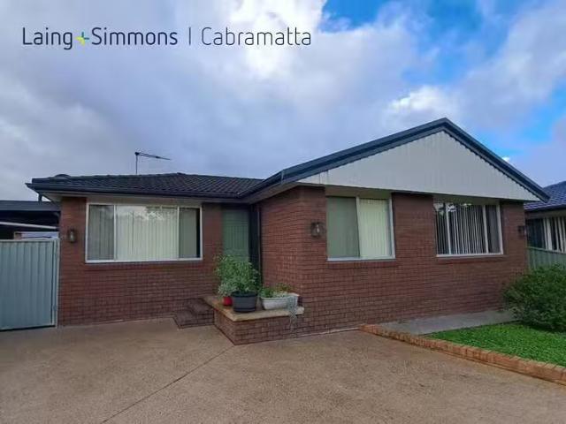Rental! 3 BR 12 Comberford Close, Prairiewood, NSW 2176