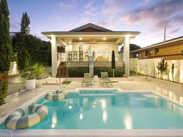 Nice 3 BR 12 Cascade Avenue, BENOWA, QLD 4217 House for Rent
