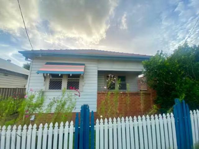 Charming 3 BR 12 Barber Street, MAYFIELD House for rent Liste.