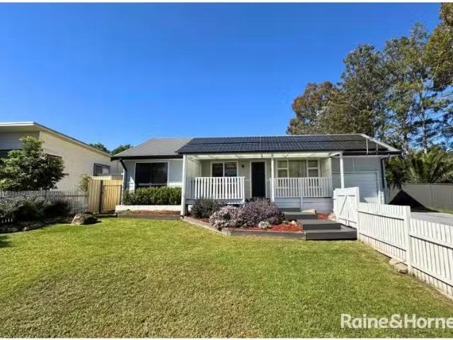 Cozy 3 BR 12 Hale Avenue, NOWRA House for rent Listed by Zoe.
