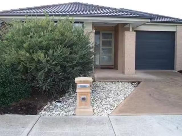 Rental! 3 BR 12 Marlowe Grange, Mernda, VIC 3754