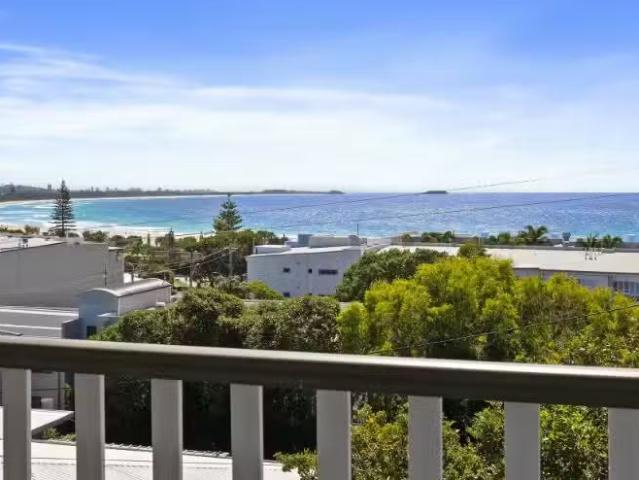 Cozy 3 BR 12 Seaview Street, Kingscliff House for rent Listed.