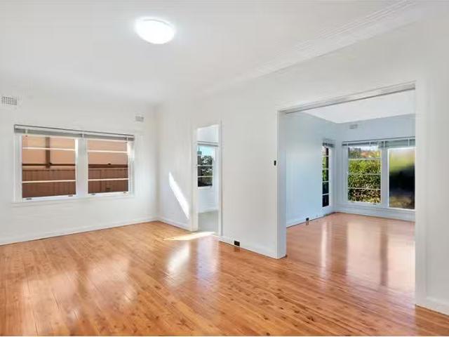 Nice 3 BR 1/34 Churchill Crescent, Cammeray Apartment for rent.