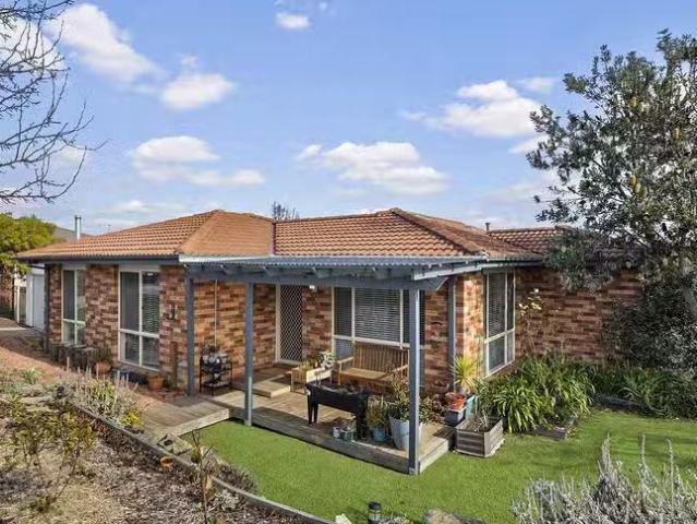 Just in! 3 BR 133 Jabanungga Avenue, Ngunnawal, ACT 2913