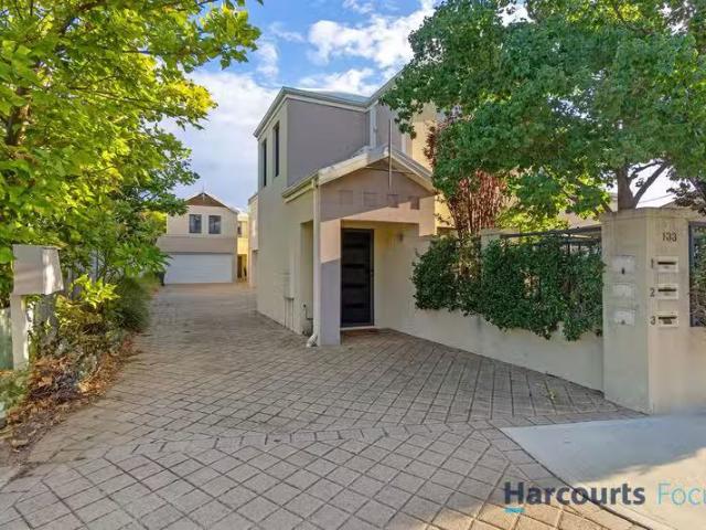 Nice 3 BR 133B Richmond Street, LEEDERVILLE, WA 6007 Townhou.
