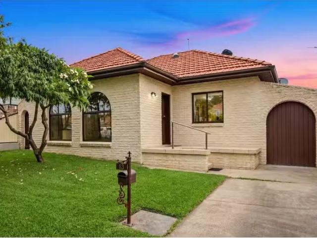 Rental! 3 BR 13 David Street, Greenacre House for rent Listed.