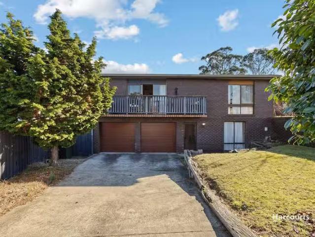 Just in! 3 BR 13 Fryer Street, KINGSTON, TAS 7050 House for.