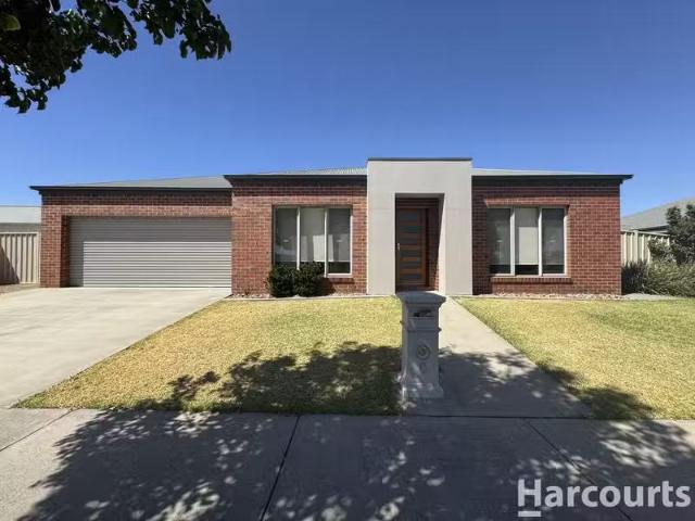 Cheap 3 BR 13 Hovey Court, HORSHAM, VIC 3400 House for Rent