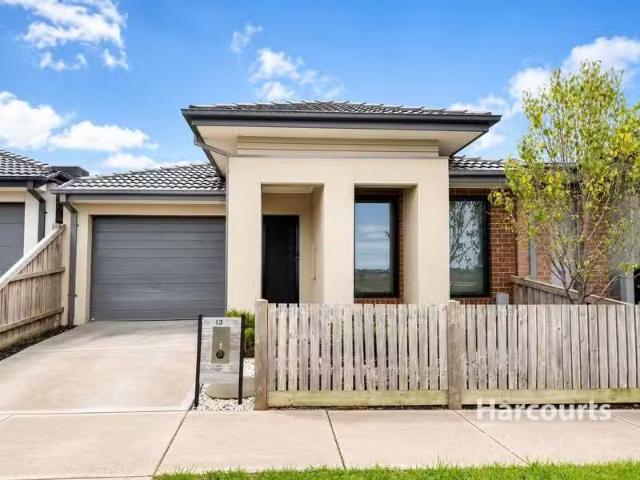 Just in! 3 BR 13 Heath Avenue, Rockbank, VIC 3335 House for.