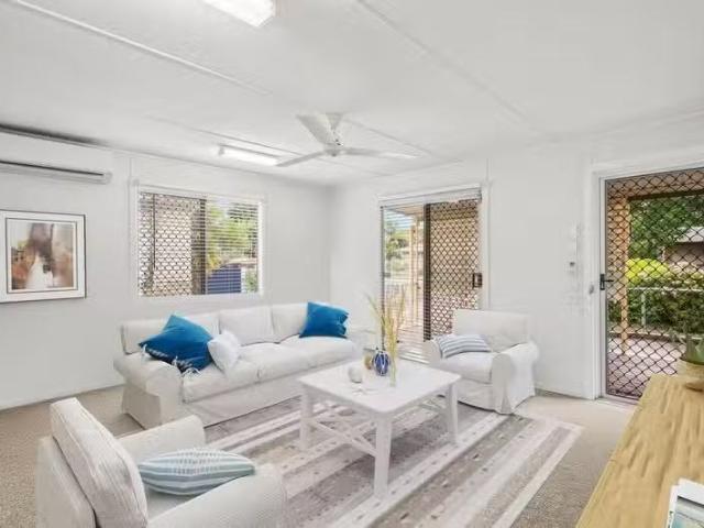 Unique 3 BR 13 Phillip Street, WOODRIDGE, QLD 4114 House for.