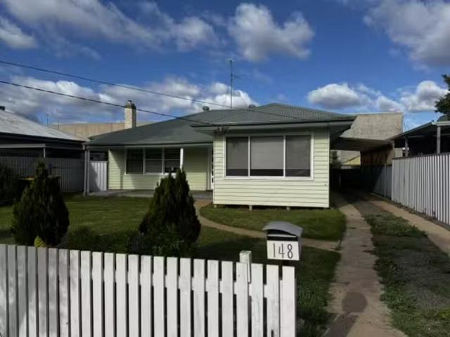Unique 3 BR 148 Almond Avenue, Mildura House for rent Listed.