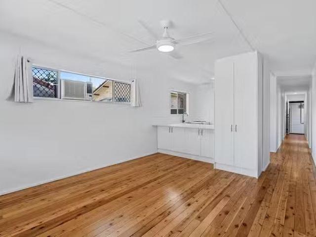 Deal! 3 BR 1/5 Spencer Street, Southport, QLD 4215
