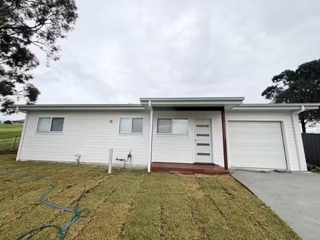 Nice 3 BR 15A Lou Fisher Place, Muswellbrook Apartment for ren.