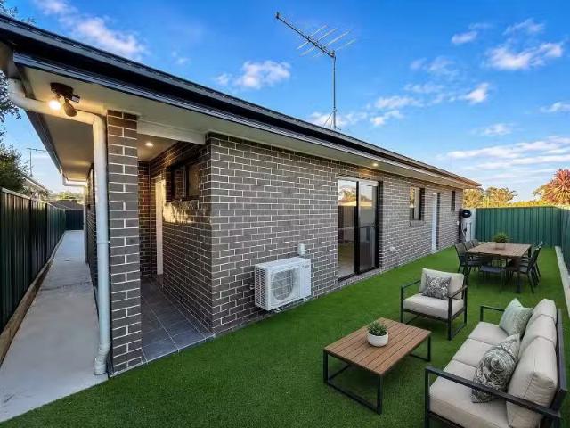 Cozy 3 BR 15a Renoir Street, OLD TOONGABBIE Apartment for rent.