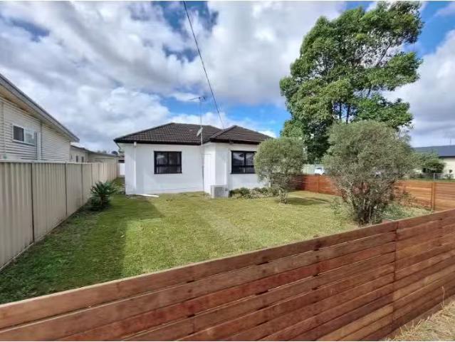 Charming 3 BR 164 Trafalgar Avenue, Umina Beach House for rent.