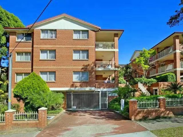Cozy 3 BR 16/59 63 Buller Street, North Parramatta Apartment f.