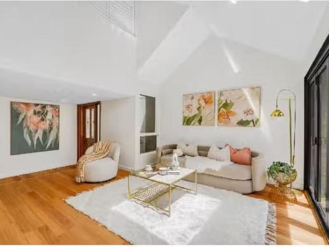 Deal! 3 BR 168 West Street, Crows Nest House for rent Listed.