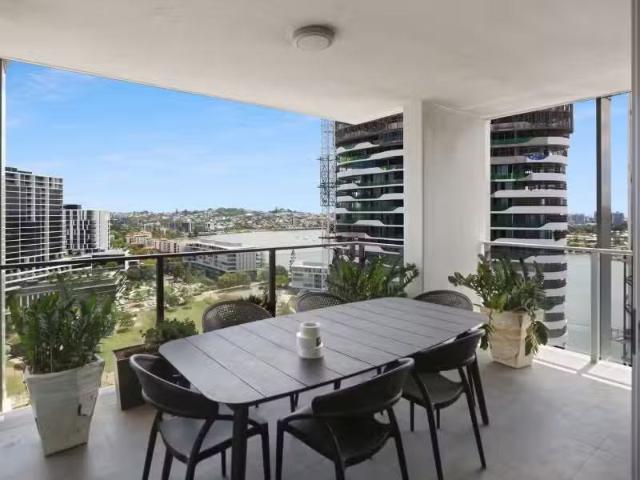 Rental! 3 BR 1605/30 Festival Place, NEWSTEAD Apartment for re.