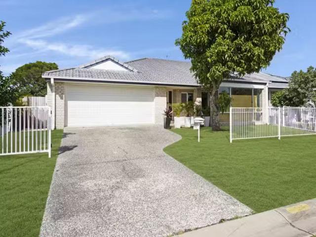 Just in! 3 BR 1/6 Linda Way, Upper Coomera, QLD 4209 Duplex.