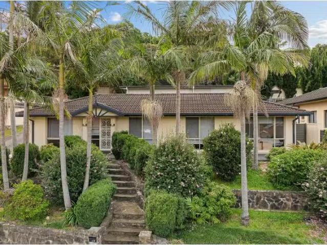 Rental! 3 BR 16 Sandalwood Road, Farmborough Heights House for.