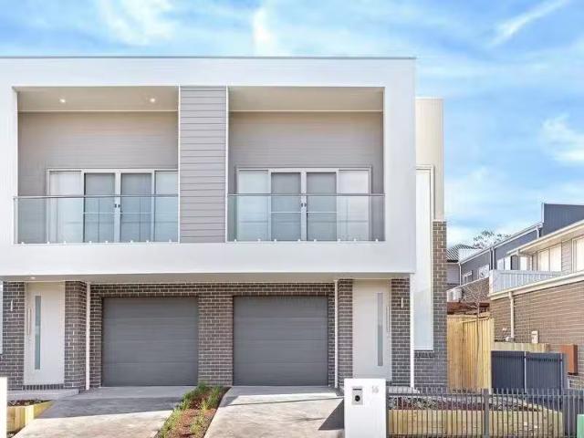 Deal! 3 BR 16 Sundew Street, DENHAM COURT Townhouse for rent.