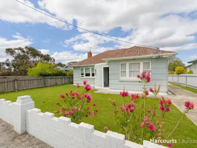 Unique 3 BR 16 Pershing Street, MOWBRAY, TAS 7248 House for.