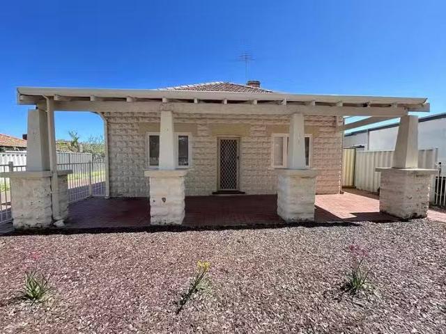 Nice 3 BR 178 Wharf Street, Cannington, WA 6107
