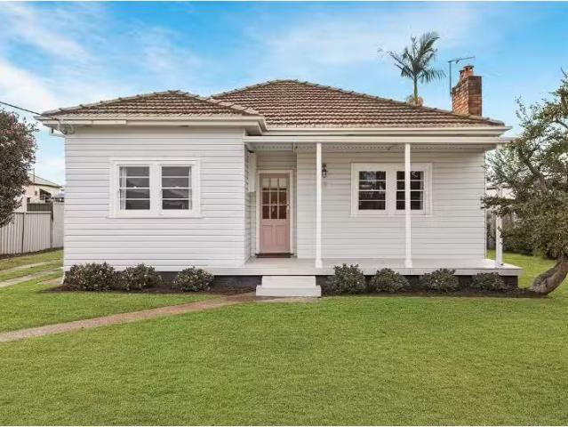 Cozy 3 BR 17 Fifth Street, Weston House for rent Listed by Ca.