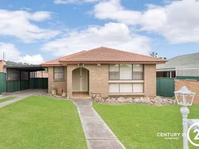 Rental! 3 BR 17 Turquoise Crescent, Bossley Park, NSW 2176