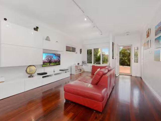 Nice 3 BR 17A Henning Avenue, SOUTH COOGEE, NSW 2034 House f.