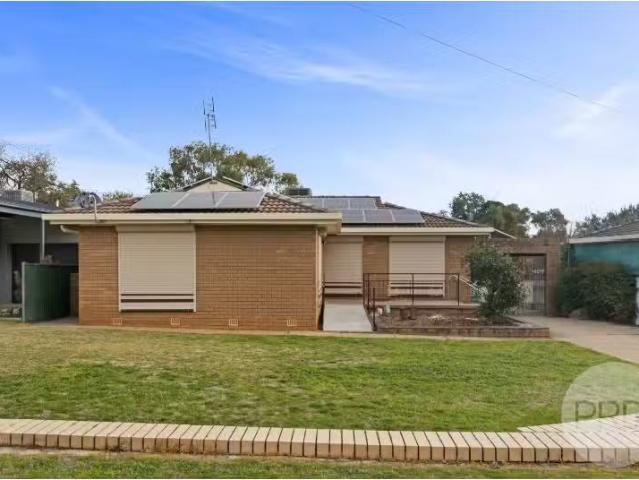 Rental! 3 BR 18 Brunskill Avenue, Forest Hill House for rent.