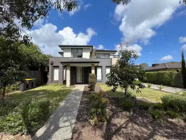 Just in! 3 BR 1/8 Kelly Street, Chadstone VIC 3148 Townhouse.