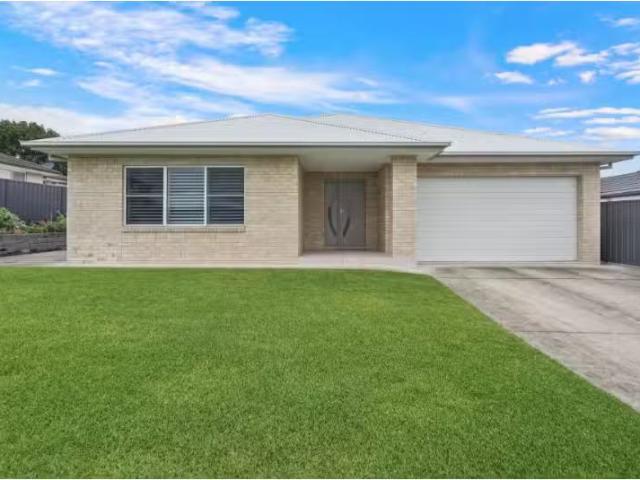 Charming 3 BR 18C First St, Boolaroo House for rent Listed by.