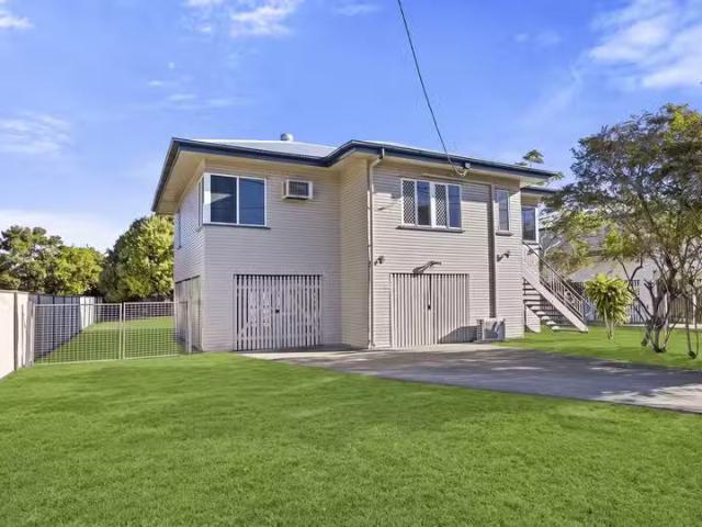 Nice 3 BR 196 Edington Street, BERSERKER, QLD 4701 House for.