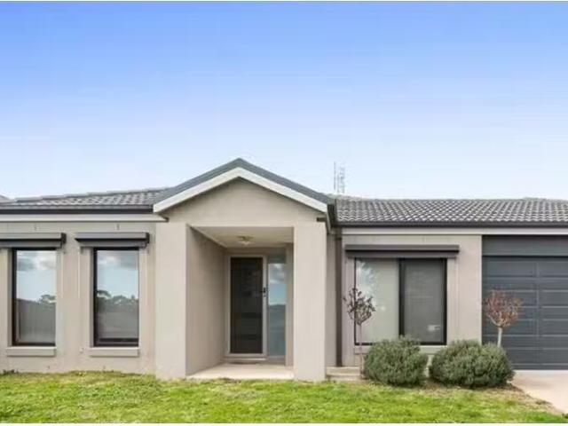 Just in! 3 BR 19 Bronze Drive, Kangaroo Flat House for rent L.