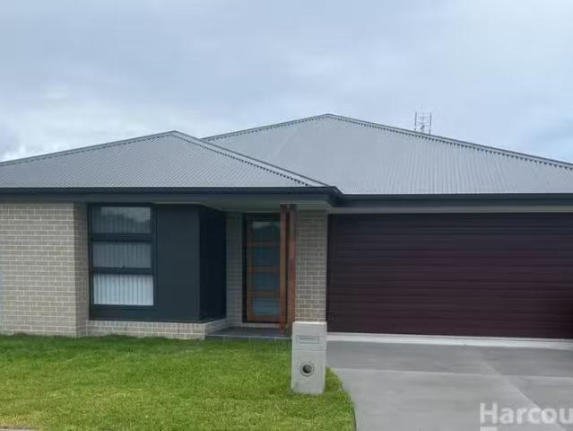 Charming 3 BR 1 Kalang Avenue, South West Rocks, NSW 2431 Ho.