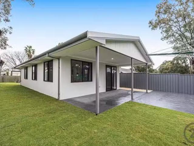 Nice 3 BR 1B Leschenaultia Place, Pinjarra, WA 6208