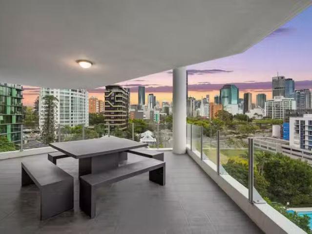 Rental! 3 BR 206/1 O'Connell Street, KANGAROO POINT, QLD 4169.