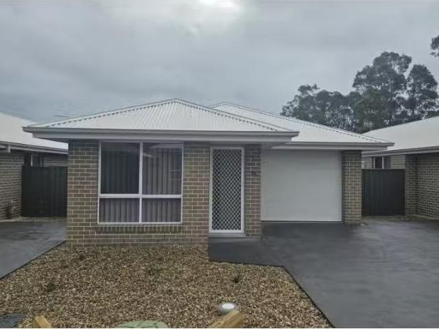 Cozy 3 BR 20/95 Albatross Road, West Nowra Apartment for rent.