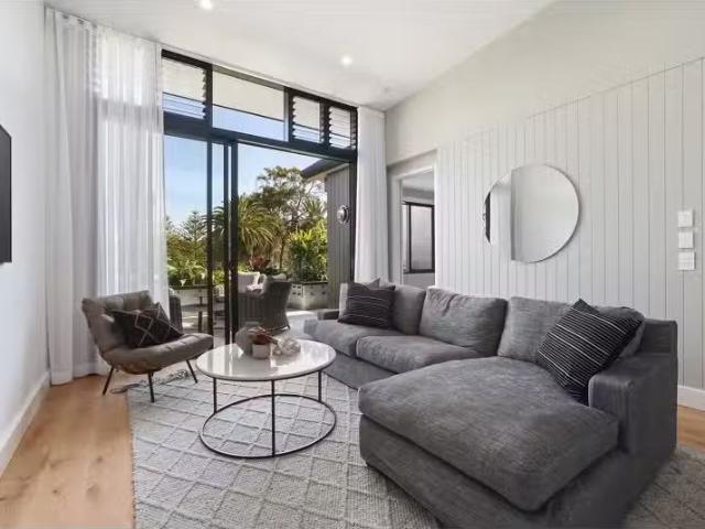 Cozy 3 BR 201/17 Anzac Avenue, Collaroy Apartment for rent Li.