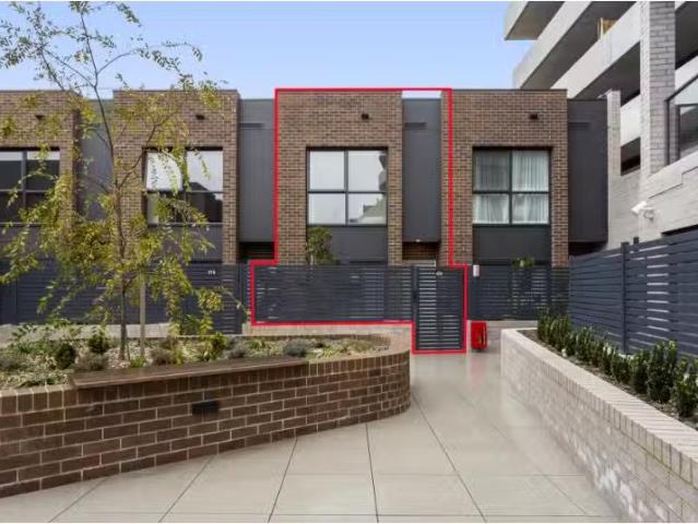 New 3 BR 20/181 Sutherland Crescent, TAYLOR Townhouse for rent.