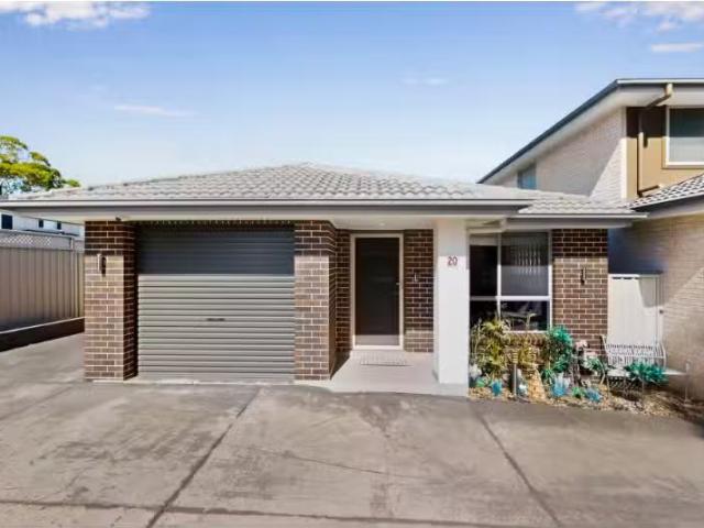 For Rent! 3 BR 20/1 Roland Street, GREYSTANES Apartment for re.