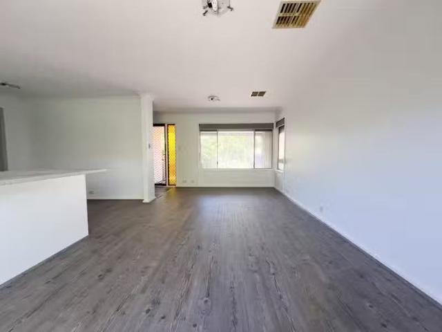 Cozy 3 BR 20 Bounty Road, HALLETT COVE, SA 5158 House for Rent